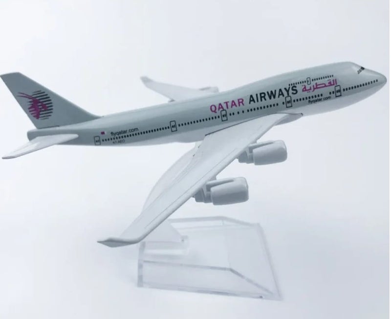 BRITISH M 16cm Diecast Airplane Model – Collectible Aircraft Toy with Stand – Ideal for Aviation Enthusiasts and Kids Airplane models child birthday gift Christmas gift plane models - Image 2
